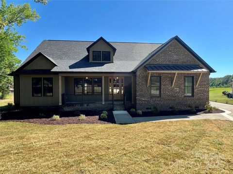 Photo of 603 Turnberry Court, Albemarle, NC 28001 (MLS # 4255016)