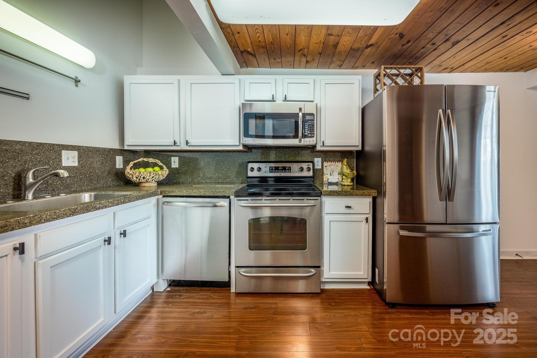 201 S Hoskins Road 313