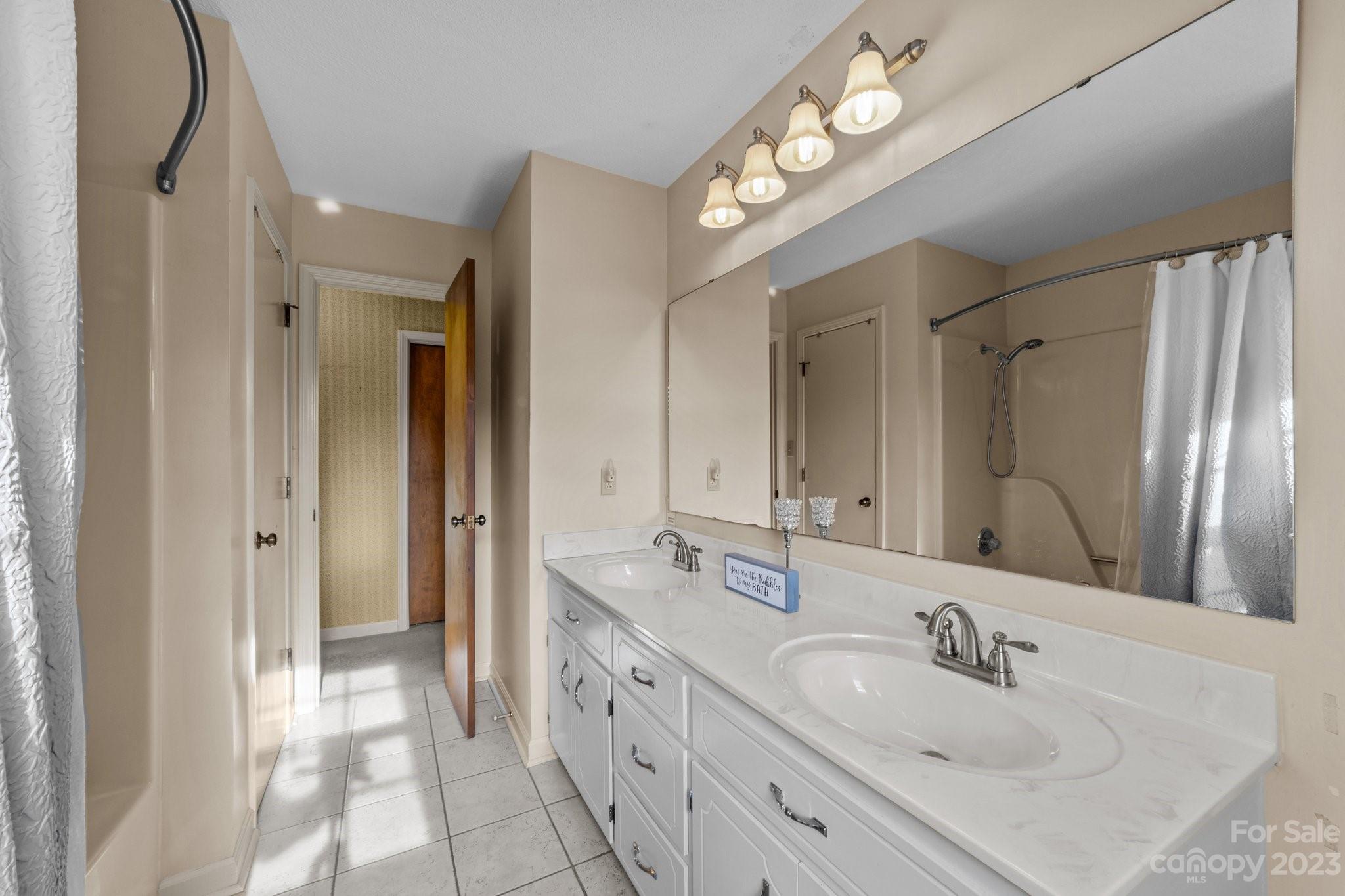 Carolando - Residential