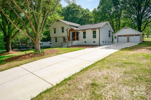 437 Chadmore South Drive Charlotte NC 28270