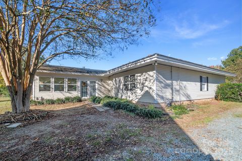 Photo of 1115 Jamestowne Drive, Monroe, NC 28110 (MLS # 4313669)