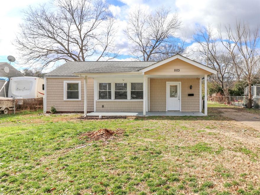 Fresh on the market! Charming 3 bedroom 1 bath home, located in Rock Hill. This home Is move-in ready and would be perfect for a first-time home buyer, or a great investment property. It is sitting on a nice flat, fenced in lot and has NO HOA! There is plenty to love about this home, schedule today and see it for yourself!