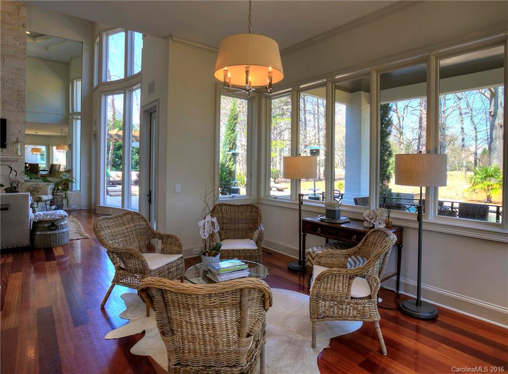 The Peninsula - Residential