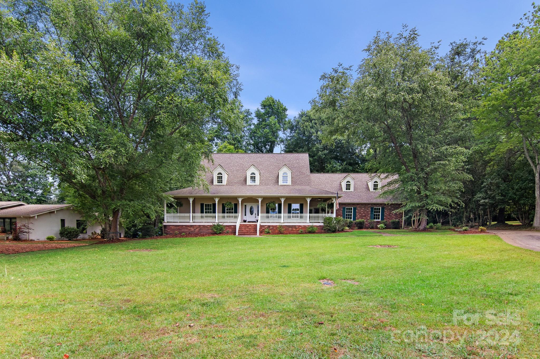Country Club Gardens - Residential
