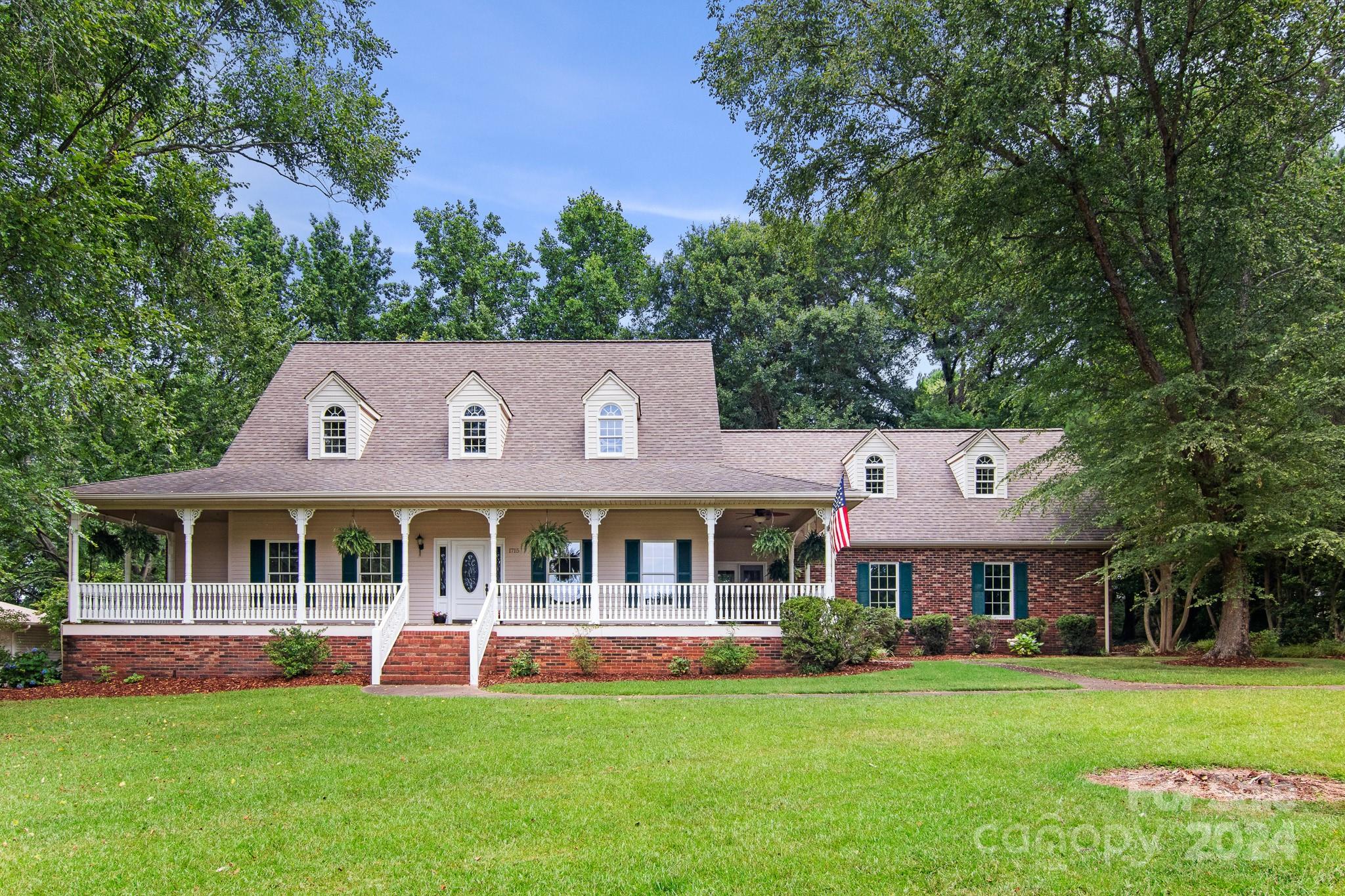 Country Club Gardens - Residential