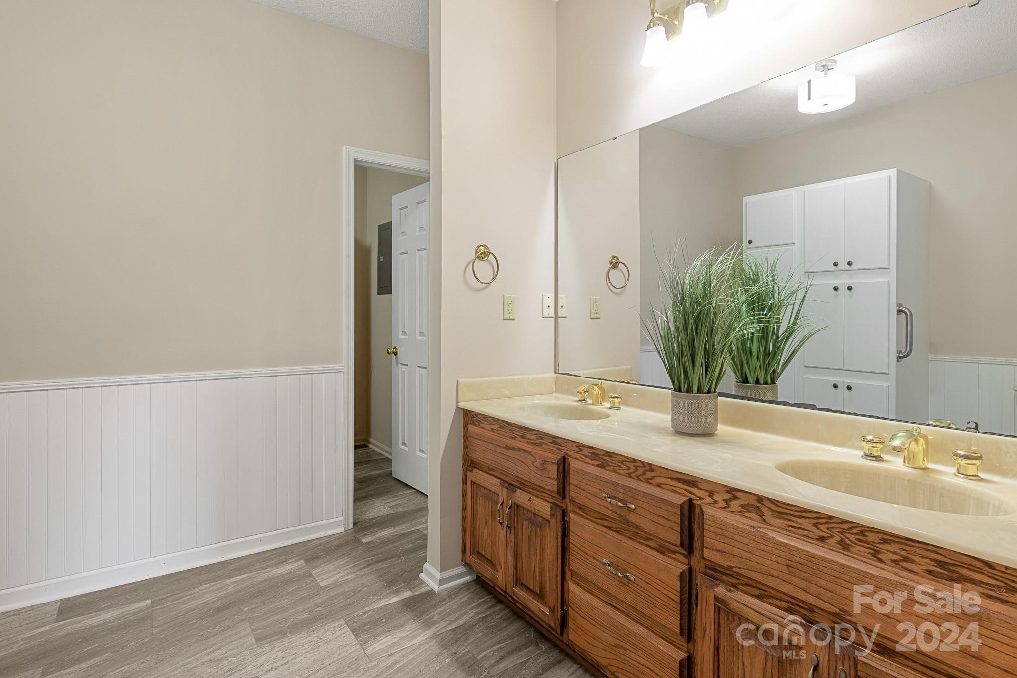 Country Club Gardens - Residential