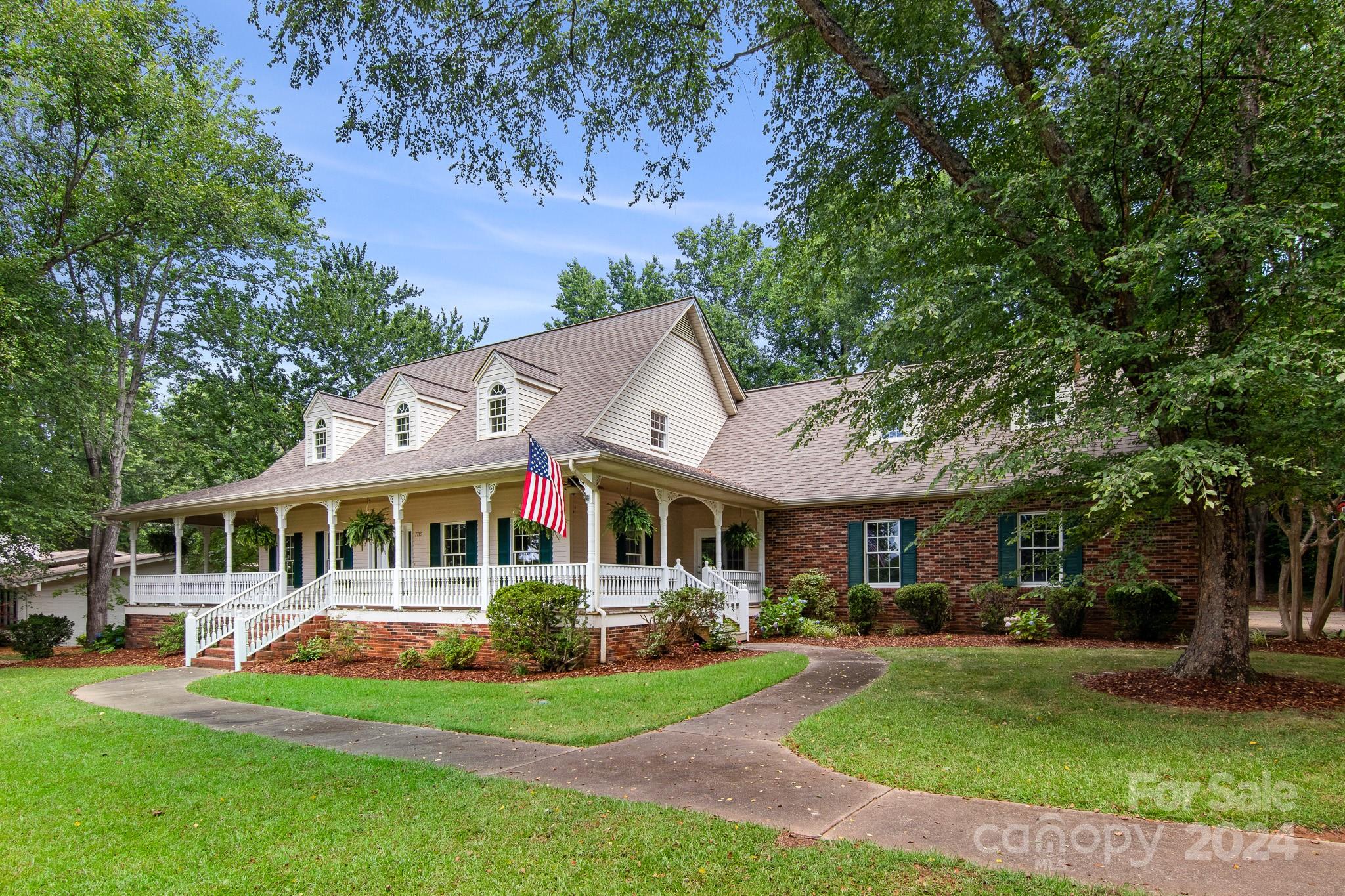 Country Club Gardens - Residential