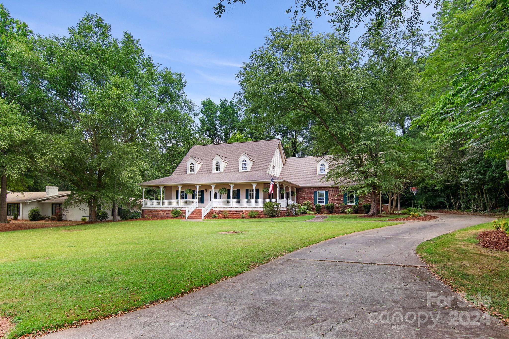 Country Club Gardens - Residential