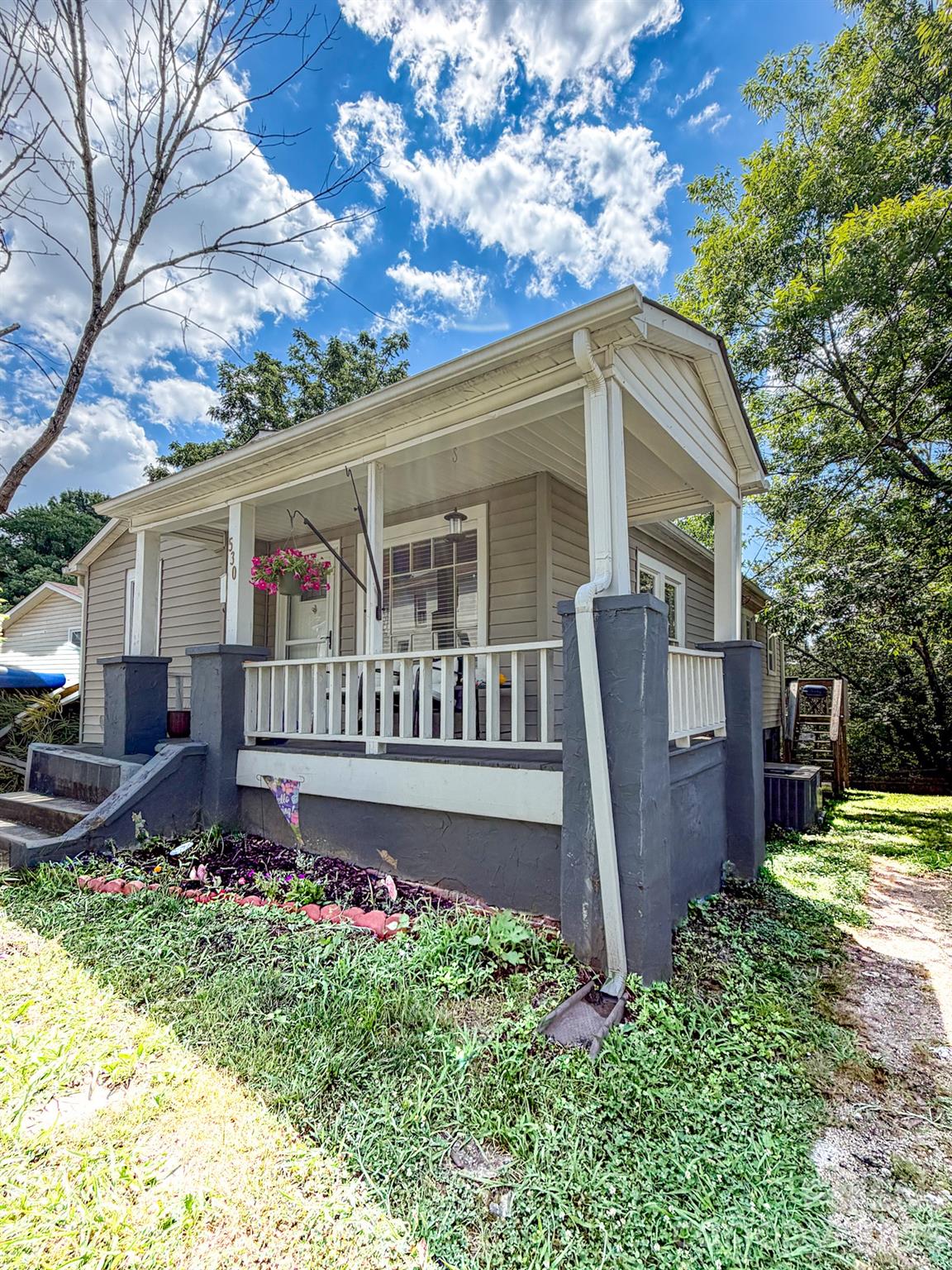 530 NW Stage Street