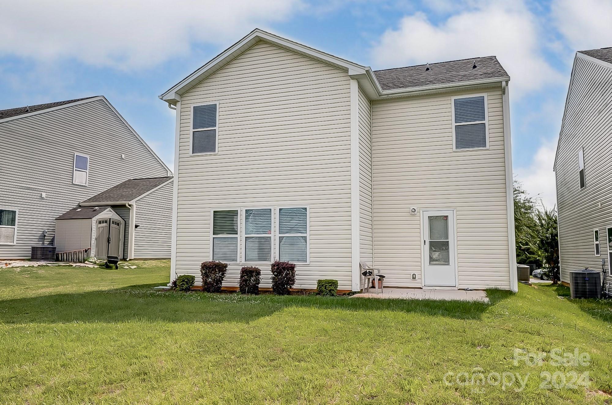 Newport Lakes - Residential