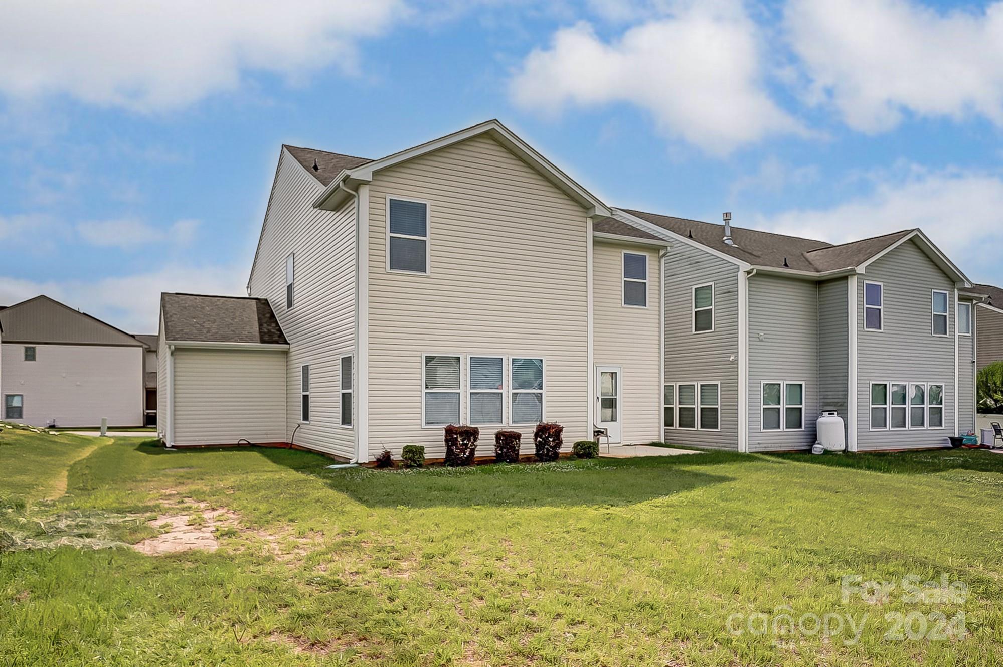 Newport Lakes - Residential