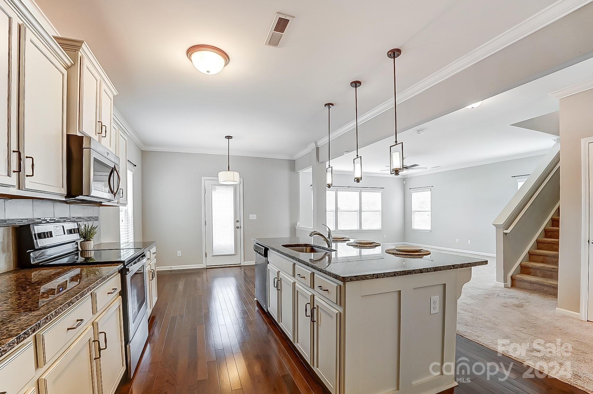 Newport Lakes - Residential