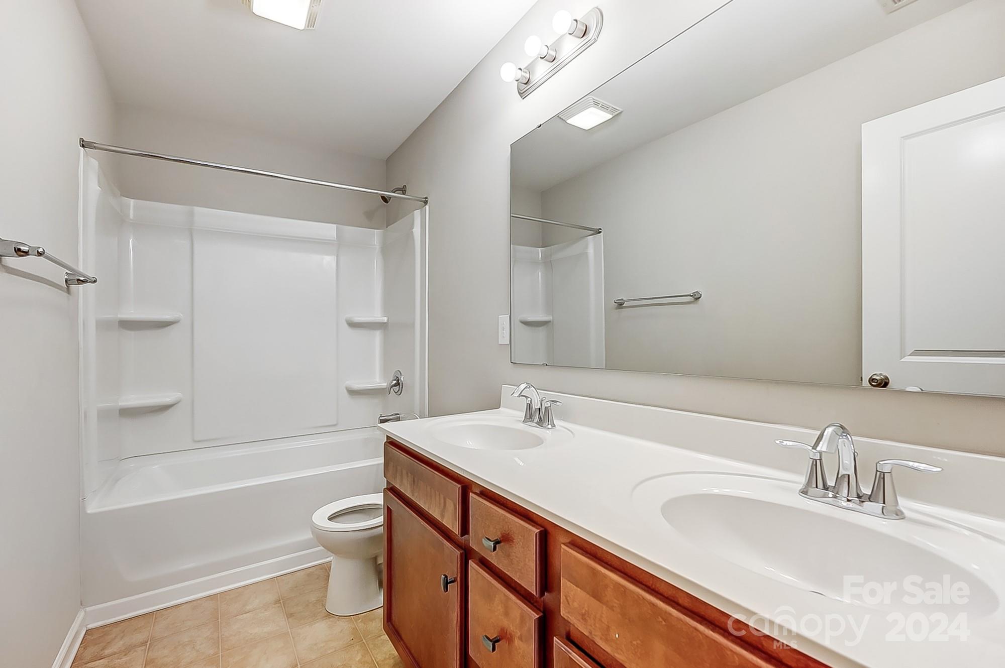 Newport Lakes - Residential