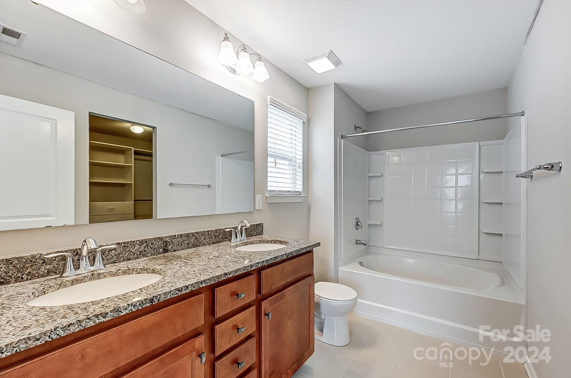 Newport Lakes - Residential