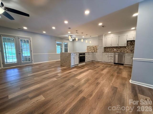 518 Camrose Circle NE