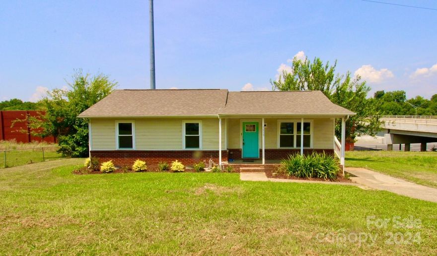 This charming home that offers modern comforts and a prime location near uptown Charlotte. This lovely property features 3 bedrooms and 2 bathrooms, perfect for comfortable family living. The home boasts a recently updated HVAC system and a 5-year-old roof, ensuring you stay cozy and worry-free.
Inside, you’ll find updated appliances and a fresh, inviting atmosphere, thanks to a complete rehab in 2019 that included new doors, windows, floors, plumbing, and electrical systems. The walls have just been painted, and new carpet has been installed, making this home move-in ready.
Located in a vibrant area close to Camp Northend, Music Factory, Southend, Plaza Midwood, and NoDa, you’ll have easy access to an array of entertainment options.
This property is perfect for someone who wants to live close to uptown Charlotte and enjoy all the fun and convenience it offers. It’s also a fantastic investment opportunity for those looking to expand their real estate portfolio.