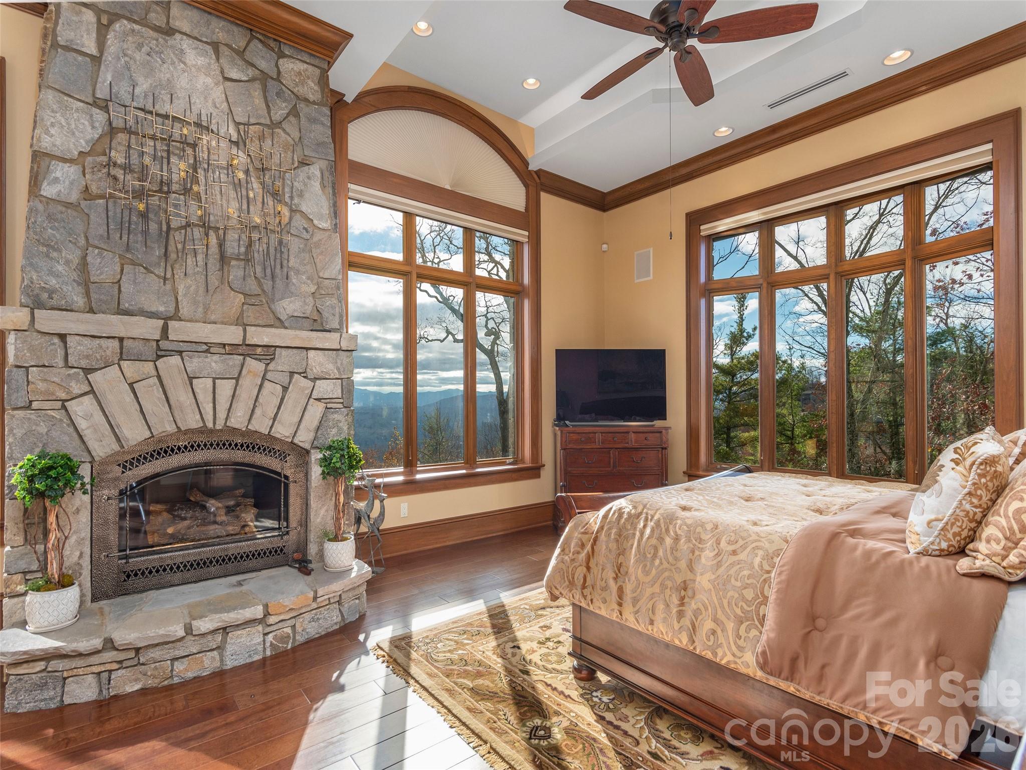 Reynolds Mountain - Residential