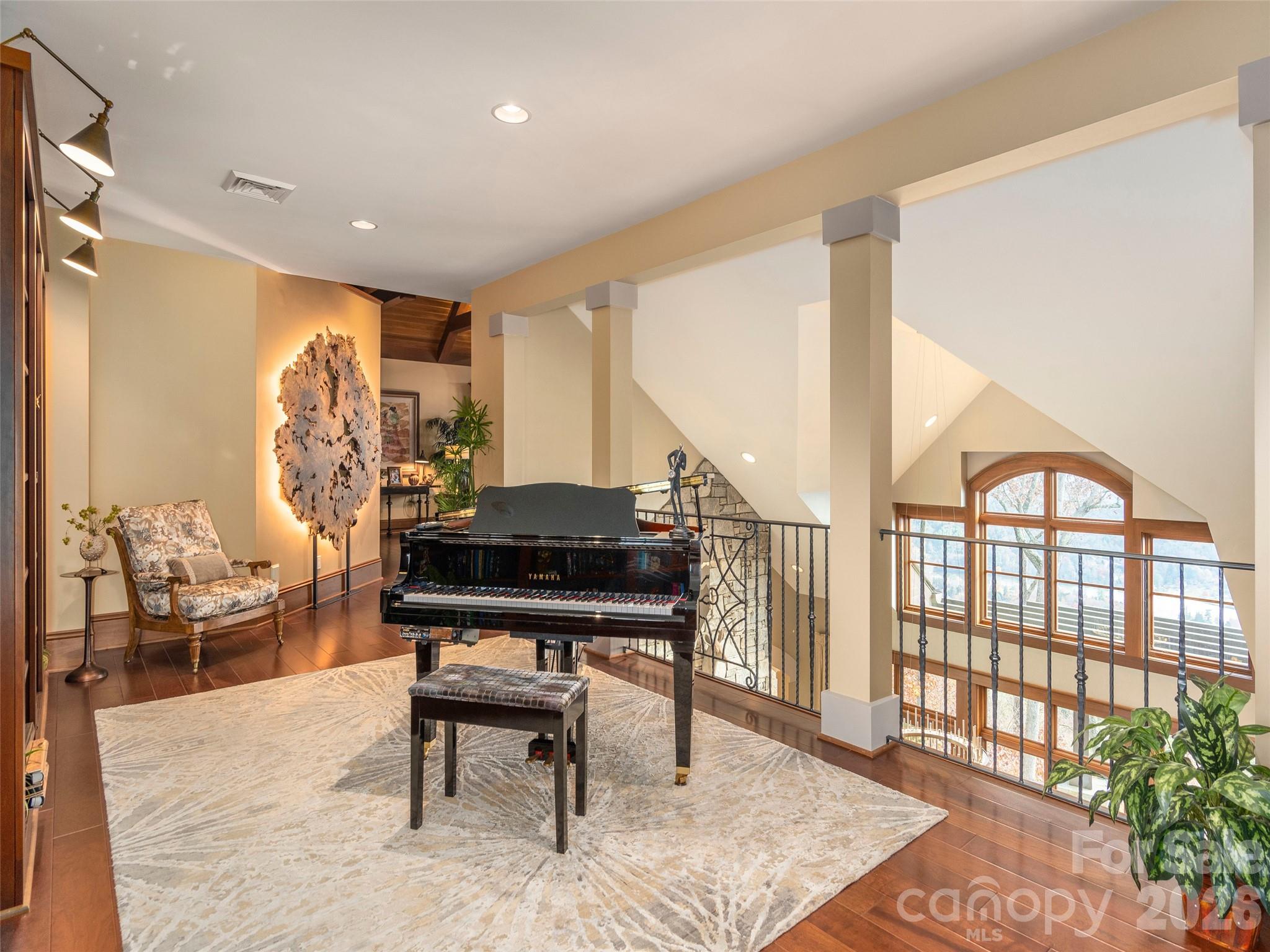 Reynolds Mountain - Residential