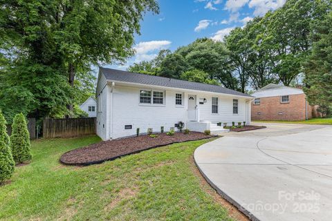 1218 E Woodlawn Road Charlotte NC 28209