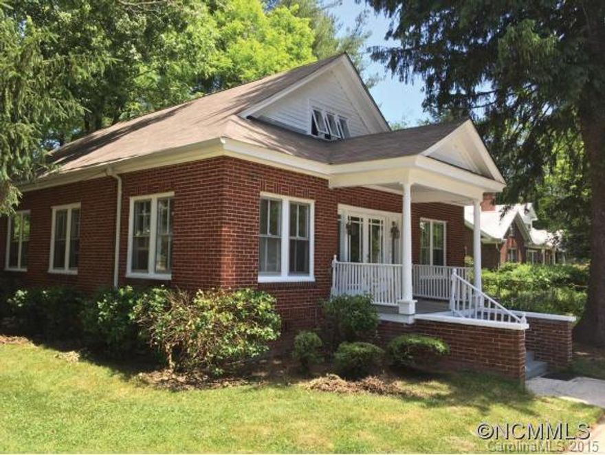 Charming cottage with main level living less than 3 blocks to town center. Freshly painted inside and out, corner lot, large screened porch, new appliances and more.  Excellent storage. Bonus room would make an excellent office.  Brick exterior.