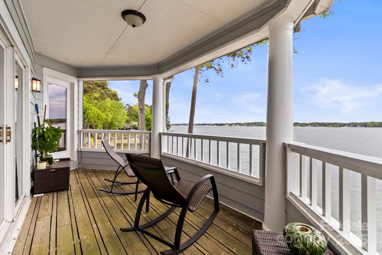 372 Northwest Drive