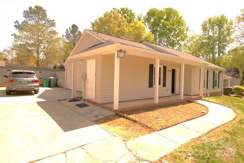 7428 beaufort Circle Charlotte NC 28227