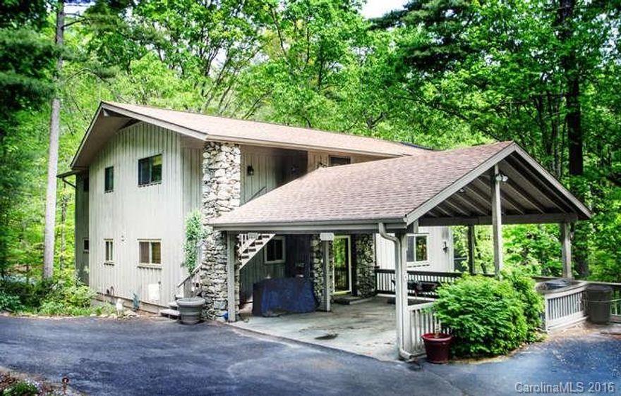 Beautiful 2bd,2bh condo.Sits in the treetops.Listen to stream,or fountain on new screened in patio.Vaulted ceilings, stone facade,gentle lighting.New kitchen-Lighted,glass front cabinets, brand new SS appliances.5 burner gas double oven range.New floor,sink,faucet,wine cooler.BR's are immaculate-include jacuzzi tub & Extra large shower in Master.Barn door in MSTR makes bath private.Custom blinds in BRs .New Fr.Door/storm door.Rustic retreat,or make it your home.$3000 carpet allowance available.