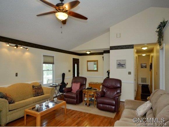 Kingston Knolls - Residential