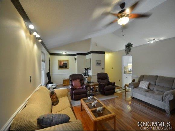 Kingston Knolls - Residential