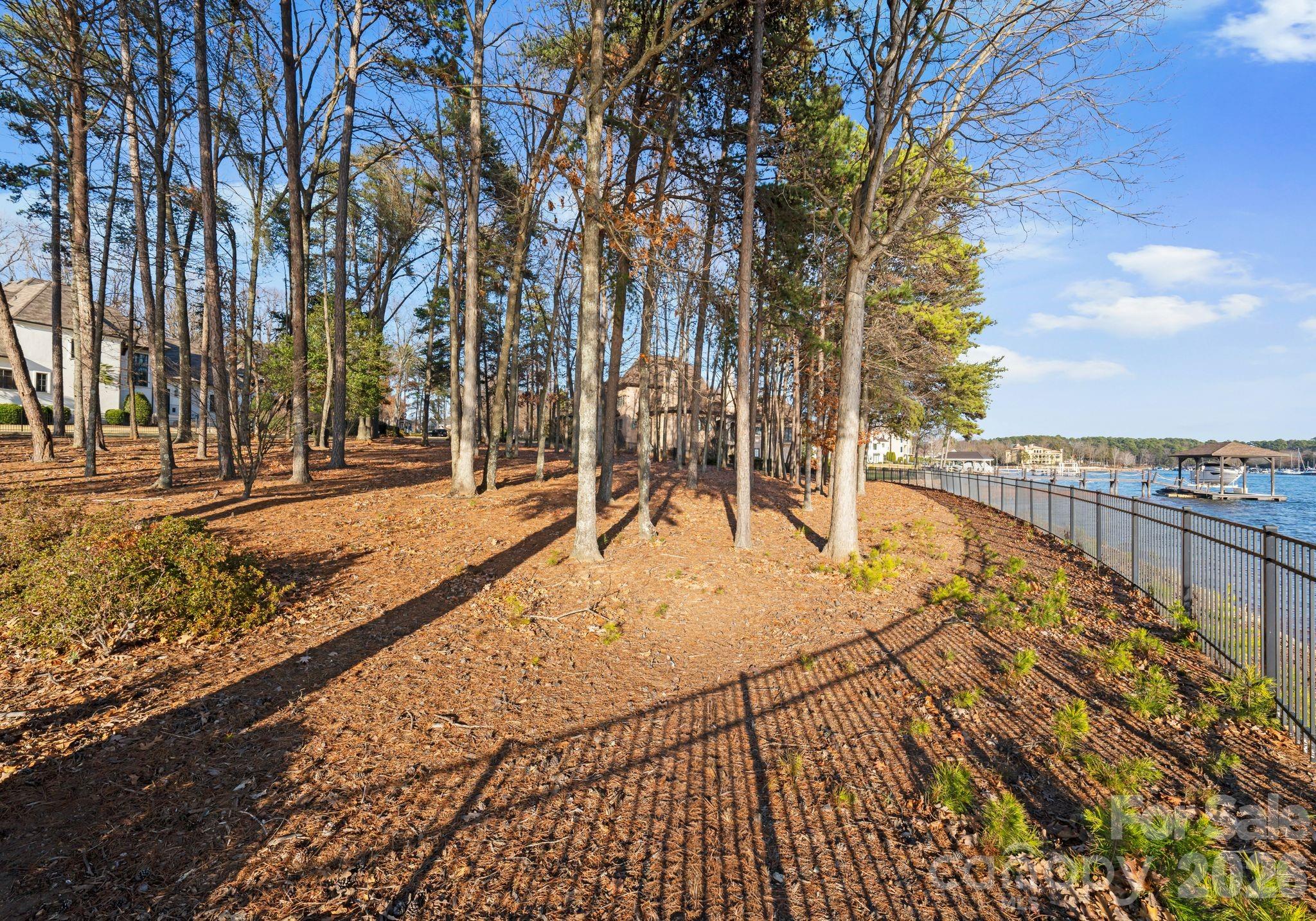 The Peninsula - Residential