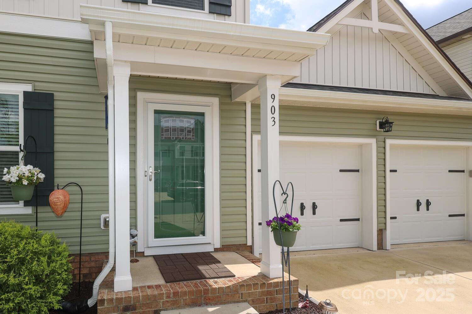 903 Von Buren Boulevard