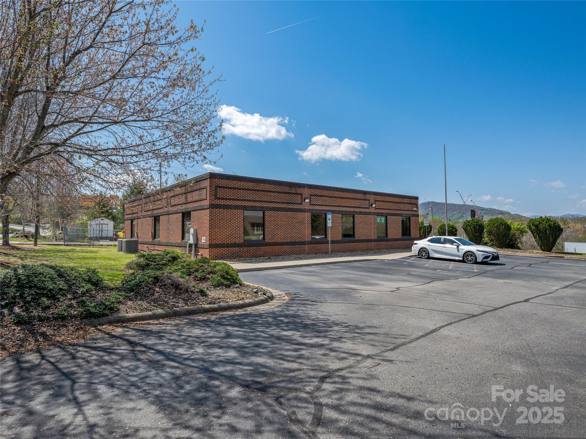 786 Dogwood Road