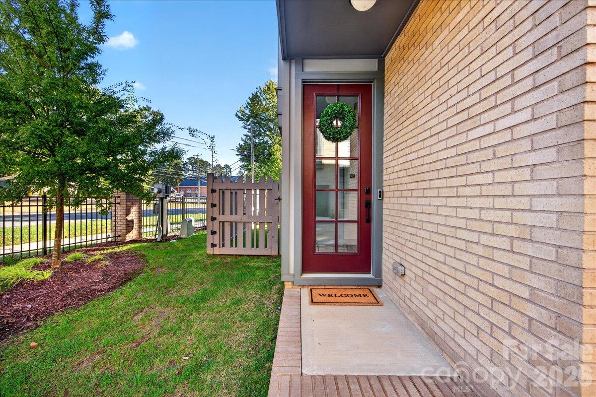 809 Madison Glen Lane