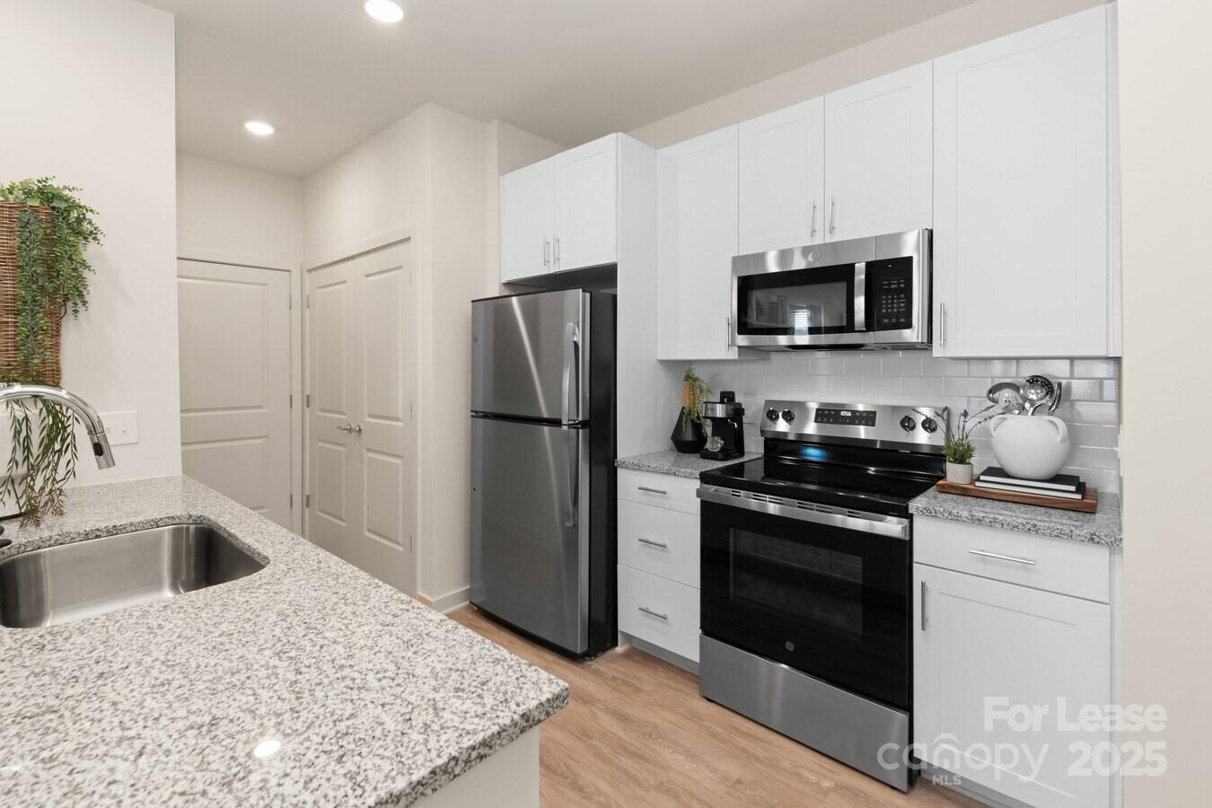 Charlotte, North Carolina 28227, United States, 2 Bedrooms Bedrooms, ,2 BathroomsBathrooms,Residential,Active,211654