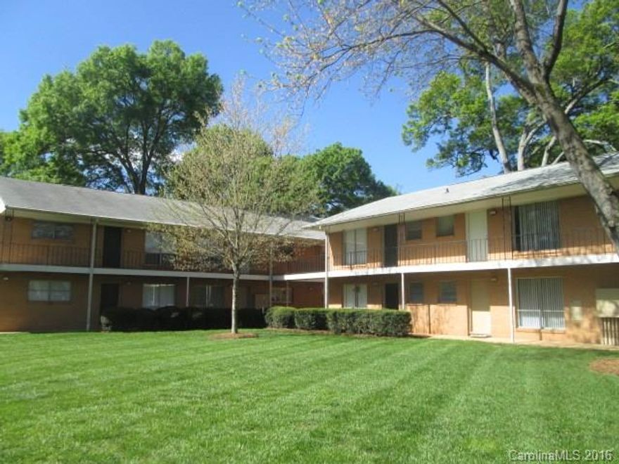 Riviera Apartments located in popular Plaza Midwood. 1st floor unit. Water and hot water included. Walk Score:57 (somewhat walkable).