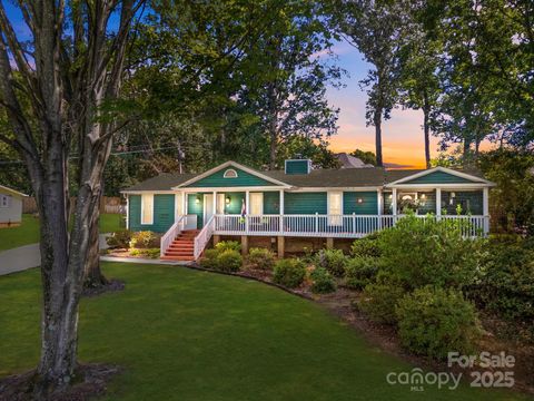 Photo of 21300 Sandy Cove Road, Cornelius, NC 28031 (MLS # 4295576)