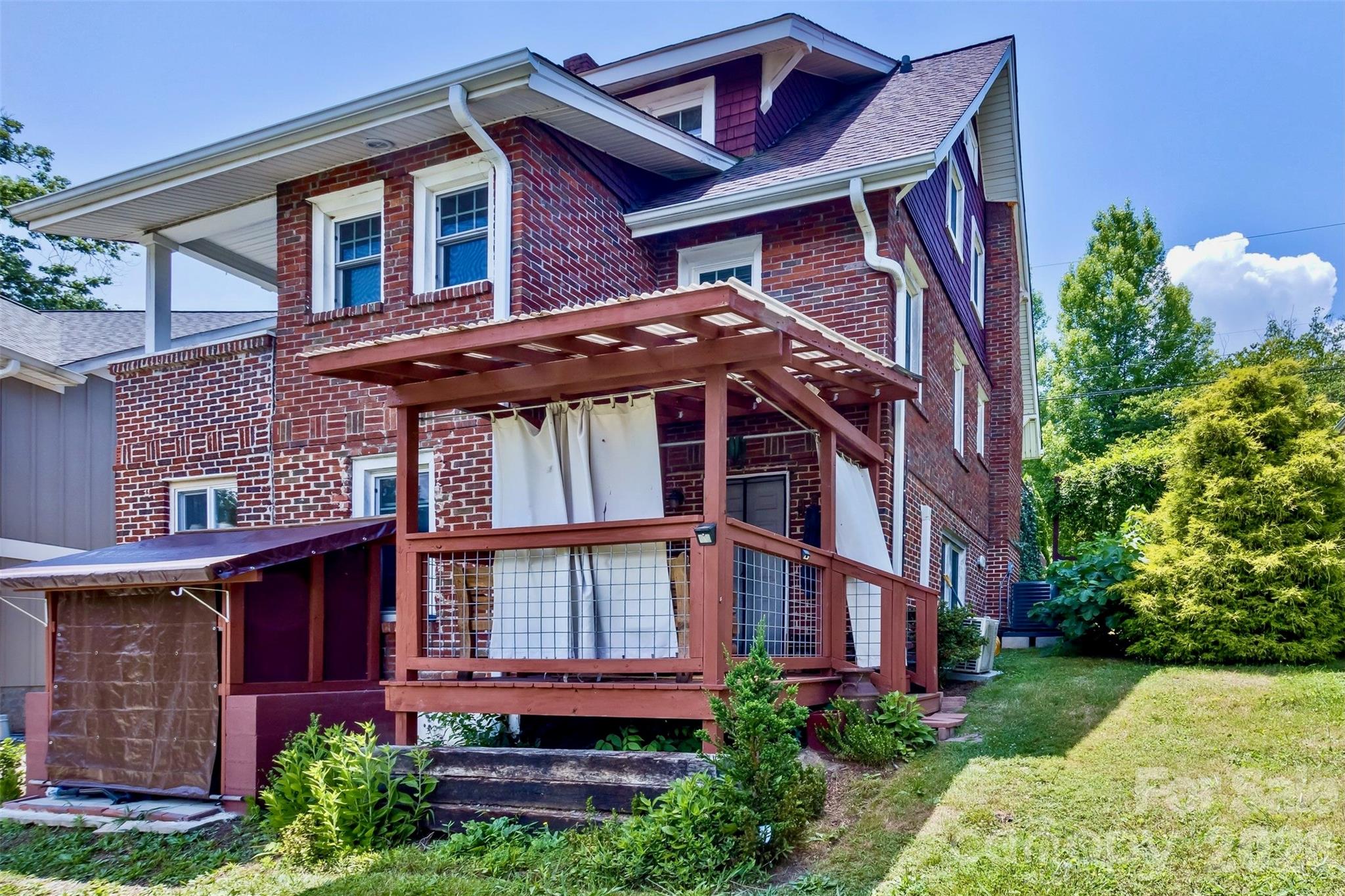 14 Laurel Loop