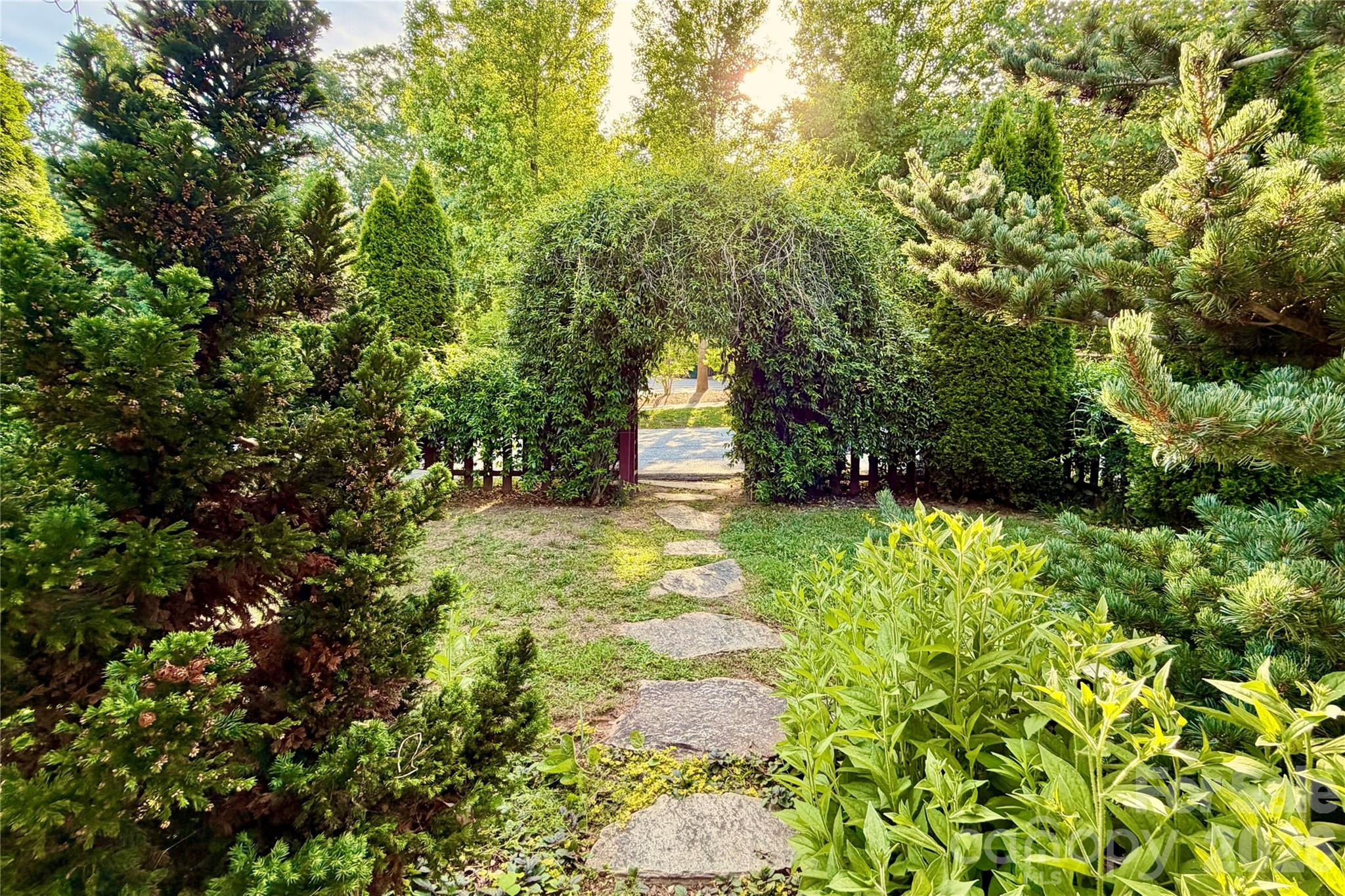 14 Laurel Loop