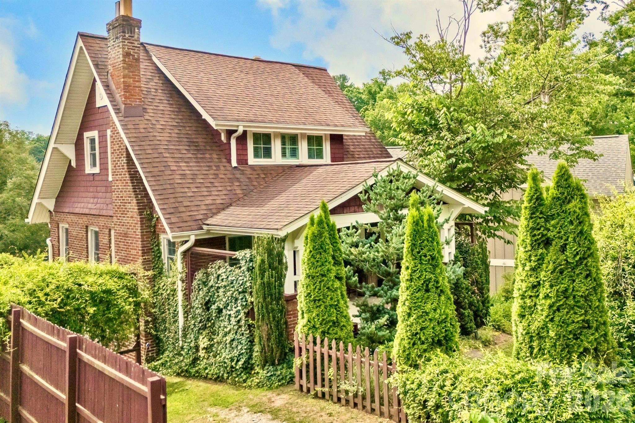 14 Laurel Loop