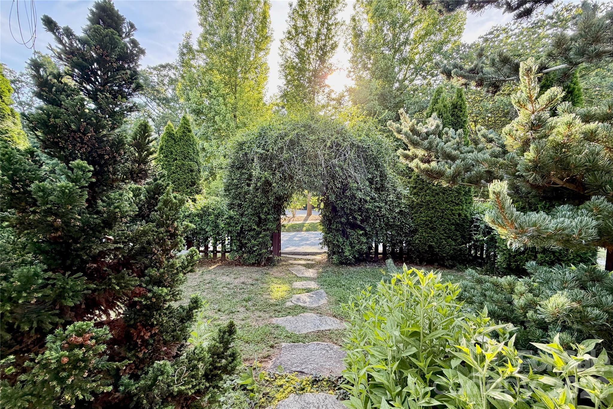 14 Laurel Loop