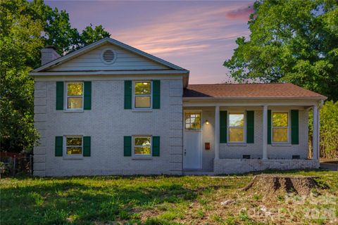 Photo of 5439 Kerry Lane, Charlotte, NC 28215 (MLS # 4370657)