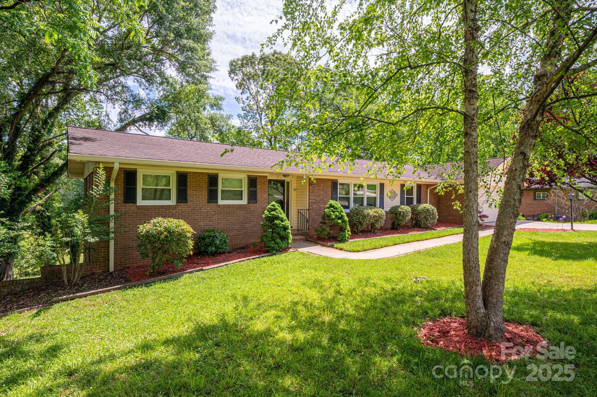 227 Country Club Circle