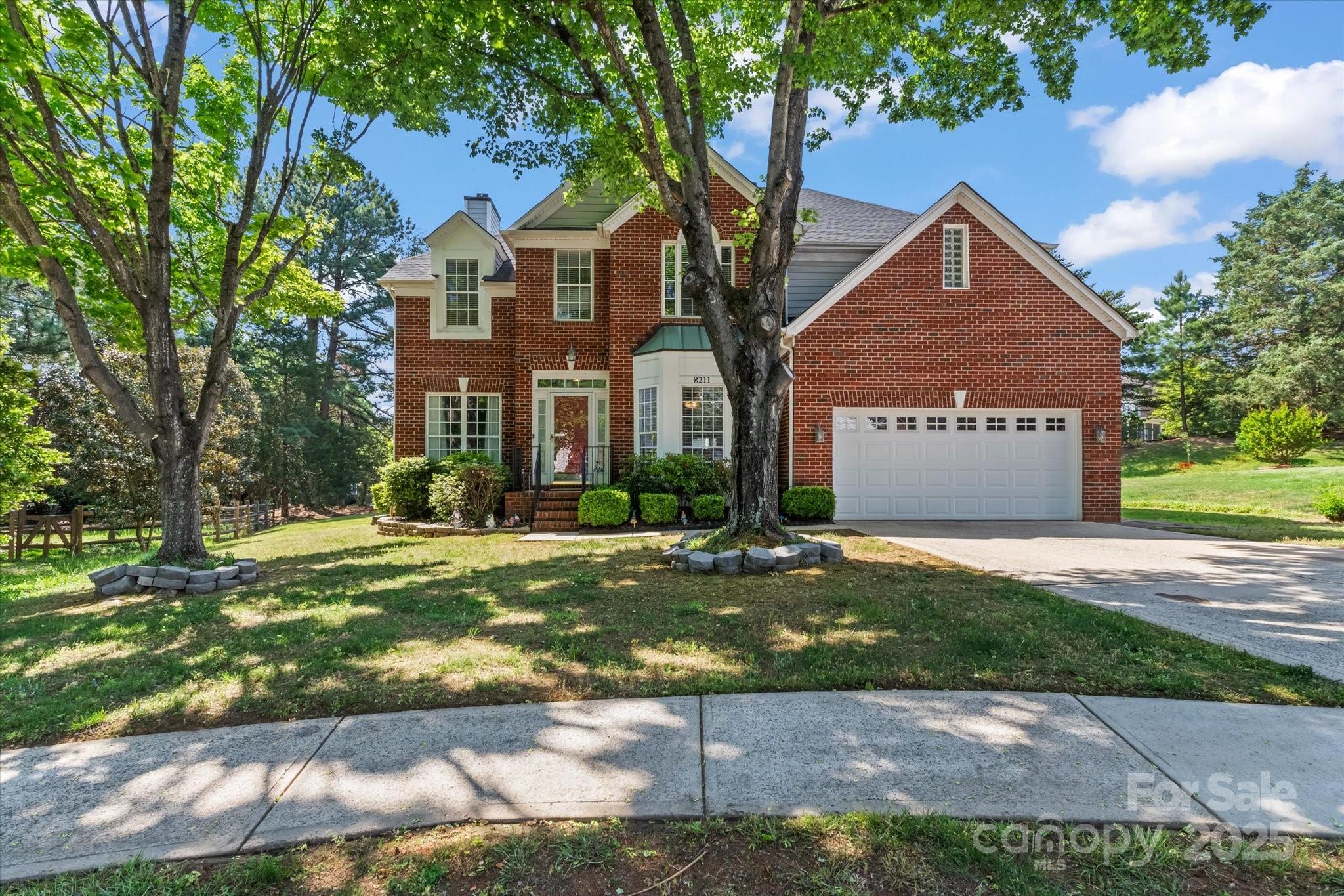 8211 Abbottsgate Lane
