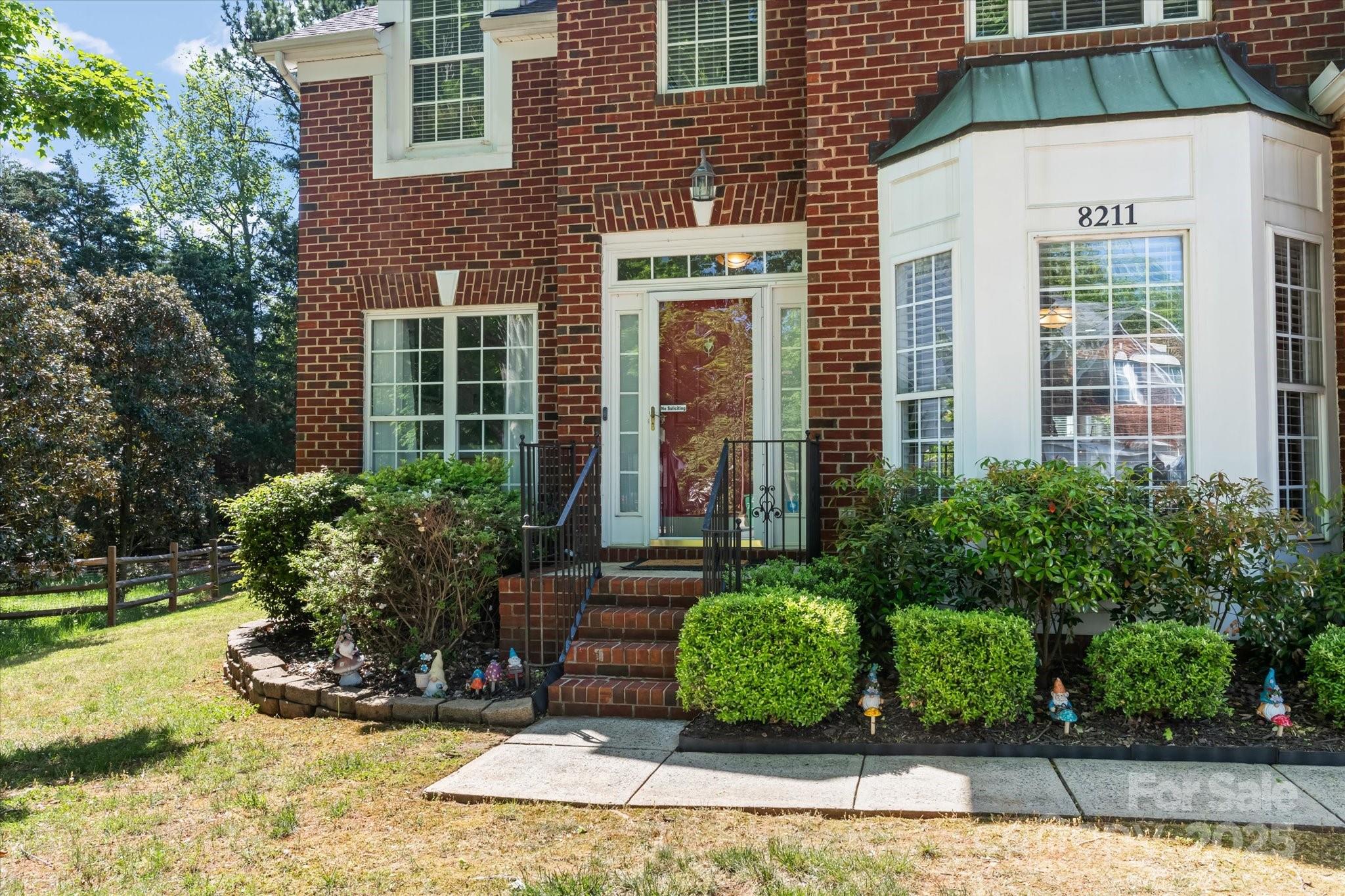 8211 Abbottsgate Lane