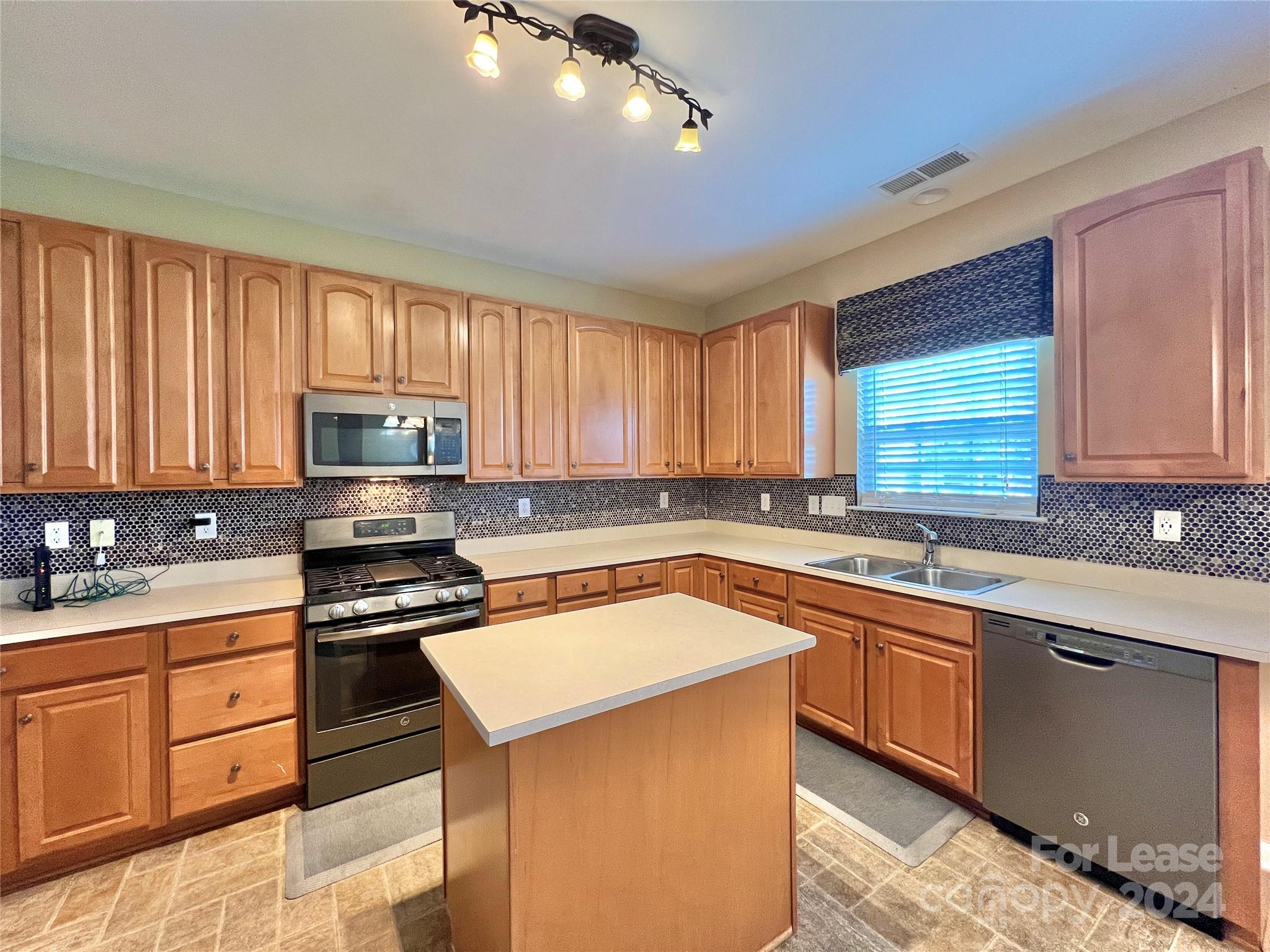 Crismark - Residential Lease