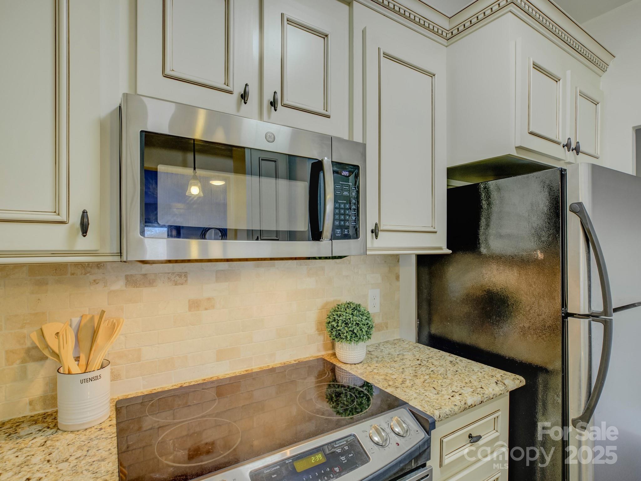 224 N Poplar Street 19