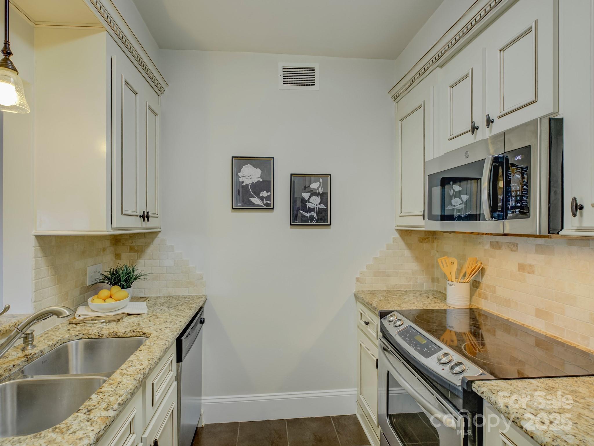 224 N Poplar Street 19