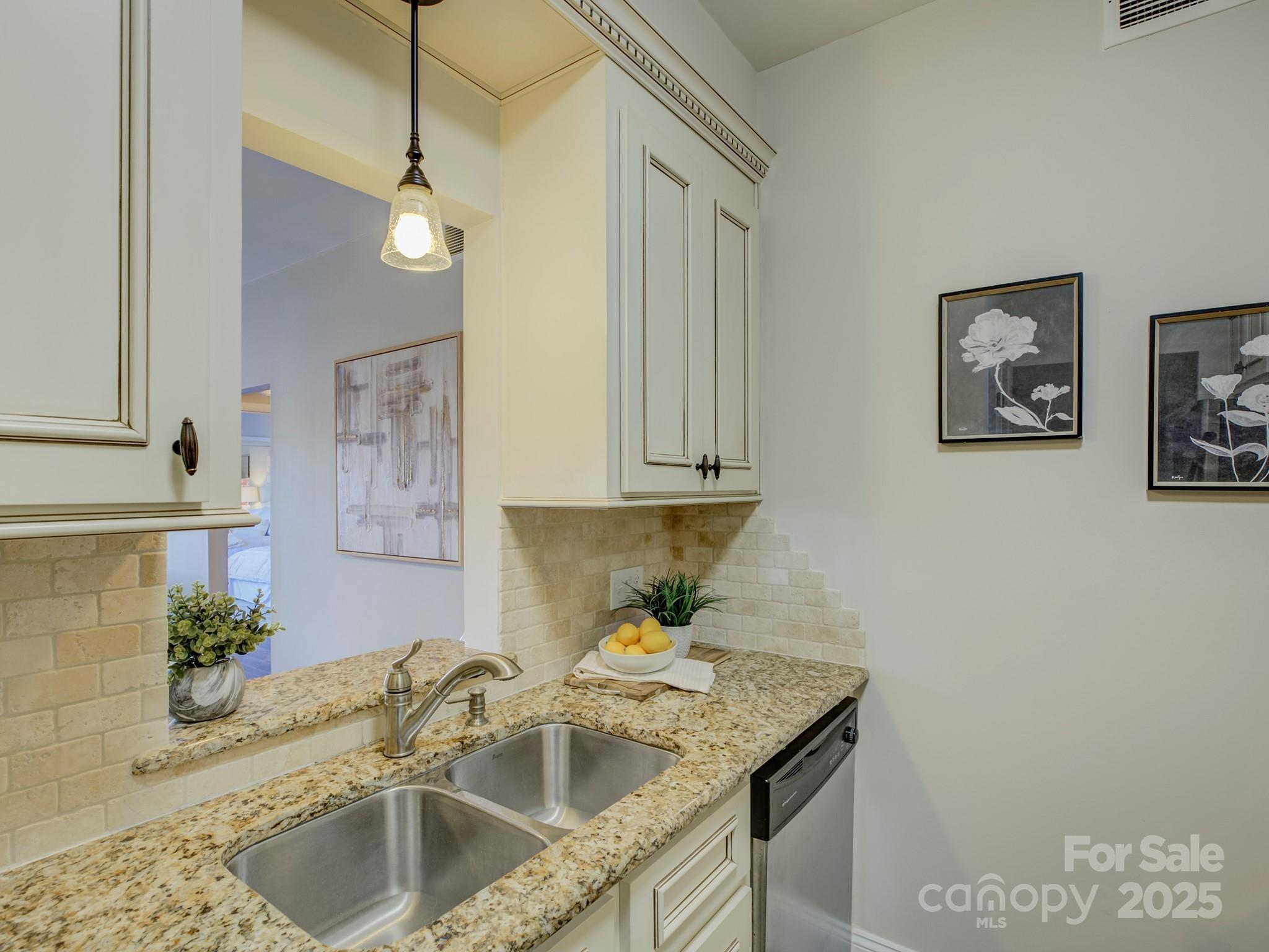 224 N Poplar Street 19