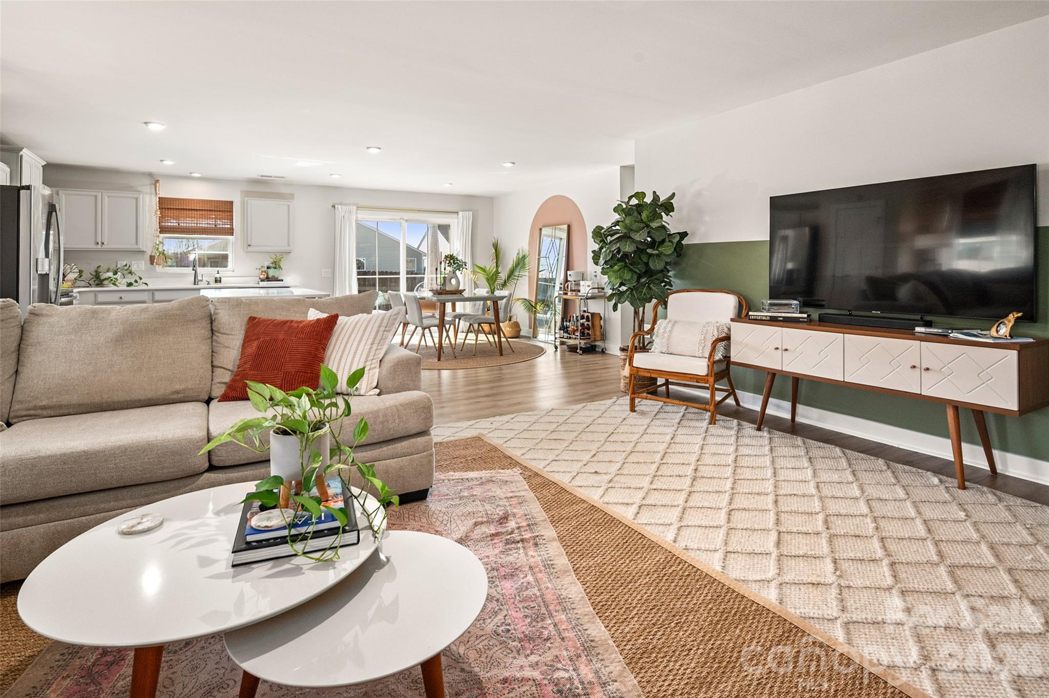 4246 Mackinnon Drive