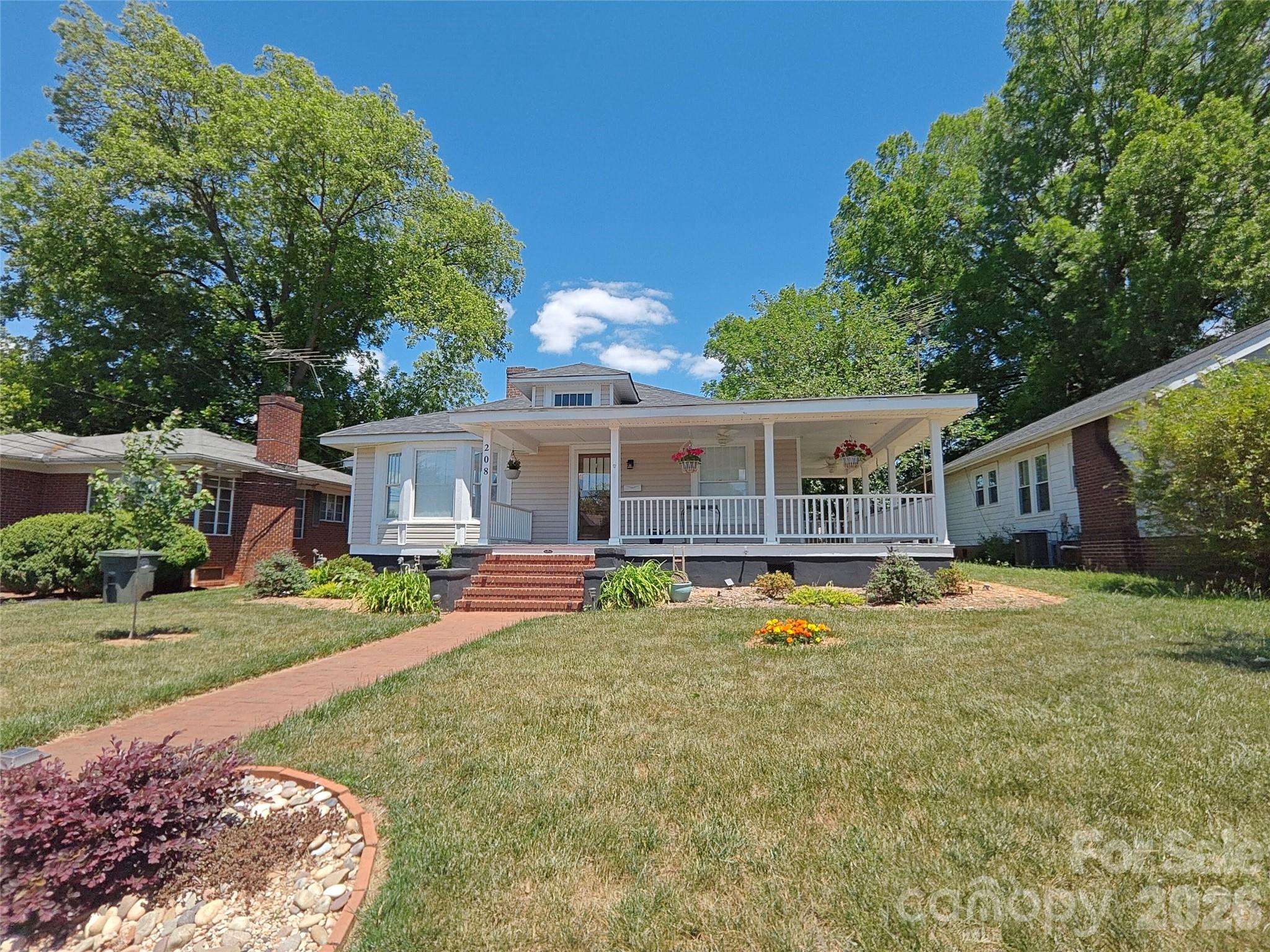 208 Heilig Avenue